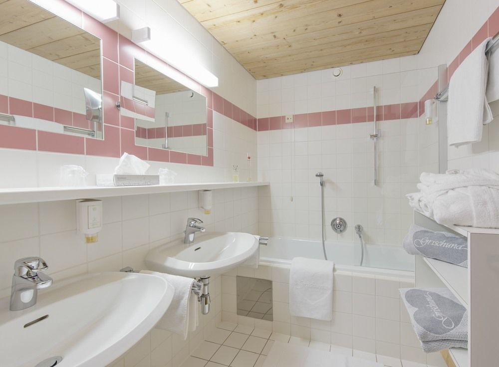 Heart Grischuna Hotel 4*